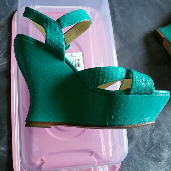 Heels - Picture 3 of 4